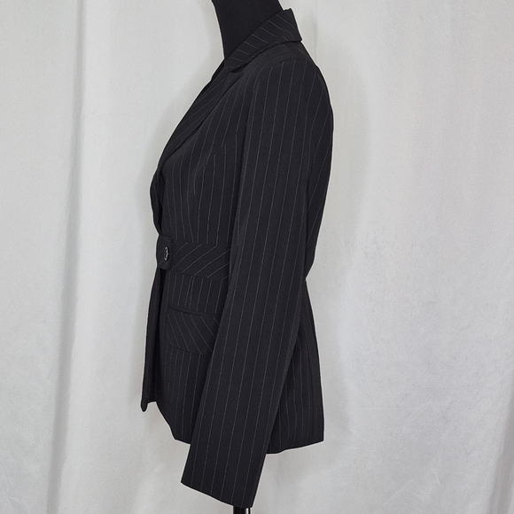 Moda International Women's Black Pinstripe Fitted Button-Waist Blazer - Size 10 - Picture 6 of 13